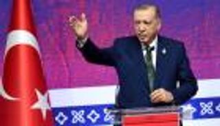 "خطوة نحو التطبيع".. أردوغان يعقب على مصافحة السيسي وهذا طلبه الوحيد
