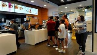 مطعم ماكدونالدز