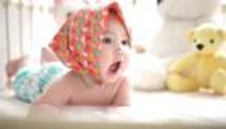 العناية ببشرة الرضيع في الشتاء.. احذري "كريمات الماء"