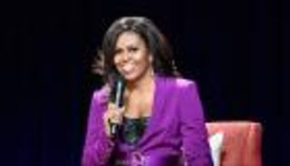 ميشيل أوباما تروج لكتابها الجديد برقصة استعراضية