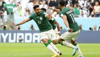 جانب من احتفال لاعبي المنتخب السعودي خلال المباراة