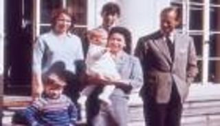 صور نادرة للملكة الراحلة إليزابيث تثير اندهاش الجمهور