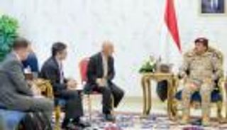 وزير الدفاع اليمني: الحوثي يؤوي عناصر القاعدة وداعش