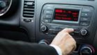 ما سر عدم تشغيل الراديو بمحطات البنزين في مصر؟