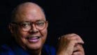 وفاة المغني الكوبي بابلو ميلانيس إثر صراع مع المرض