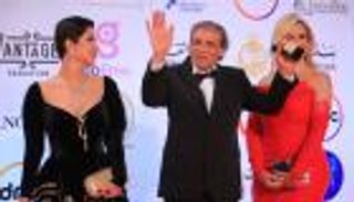 "سره الباتع".. خالد يوسف يروج لمسلسله على سجادة "القاهرة السينمائي"