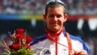 أول رائد فضاء من أصحاب الهمم.. جون ماكفال يدخل التاريخ