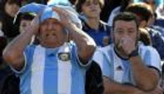 صباح مزعج.. كيف استقبلت الجماهير الأرجنتينية صدمة المنتخب السعودي؟