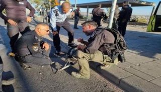 الشرطة الإسرائيلية في أحد موقعي الهجوم بالقدس الغربية