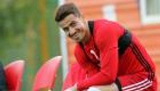 ثورة الملاعب.. إيران تعتقل لاعبا دعم الاحتجاجات