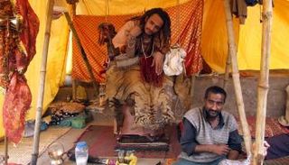 رجل هندي ينذر بالوقوف لمدة 12 عامًا