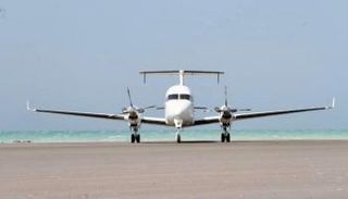 هبوط أول طائرة مدنية في مطار المخا الذي شيد مؤخرا