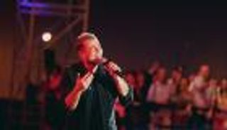 عمرو دياب يشعل أجواء كأس العالم بحفل فني في "لوسيل" (صور)