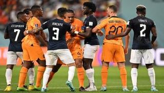 هولندا والإكوادور - كأس العالم