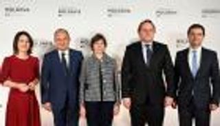 اجتماع لخفض التوتر.. هل تحتوي بروكسل أزمة باريس وروما؟