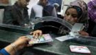 "سياسة التجويع".. تأخير الرواتب يغضب الليبيين ودعوة للتظاهر