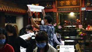 عمليات فرز الأصوات في الانتخابات البلدية بتايوان