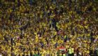 بـ3 كلمات.. مشجع يوجه رسالة سخرية من مدرجات كأس العالم (صورة)