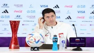 روبرت ليفاندوفسكي مهاجم منتخب بولندا