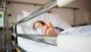 بعد تسمم غذائي.. وفاة الطفلتين ريان ورزان تثير ضجة في لبنان