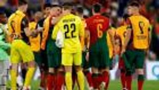 ليس مجرد لاعب.. كيف تعامل رونالدو مع كارثة حارس البرتغال؟ (فيديو)