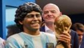 "يوم مارادونا".. الفيفا يخطط لتكريم أسطورة الأرجنتين في كأس العالم