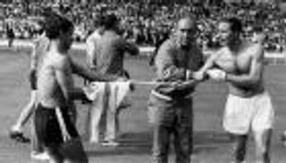 مباراة مونديالية لا تنسى.. حكم "مشبوه" يدخل إنجلترا التاريخ