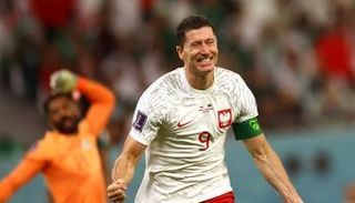 روبرت ليفاندوفسكي أمام السعودية