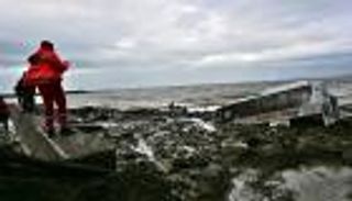 قتيلة و10 مفقودين في انزلاق تربة بجزيرة إيسكيا الإيطالية