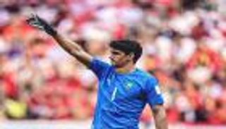 ظهر خلال النشيد الوطني.. لماذا تم استبدال ياسين بونو في مباراة بلجيكا ضد المغرب؟