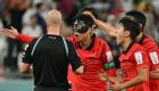 وسط أنهار الدموع.. سون يرسم أغرب صورة في كأس العالم 2022 (صور)