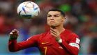 كأس العالم 2022.. عطش كريستيانو رونالدو يروي عدسات المصورين (صورة)