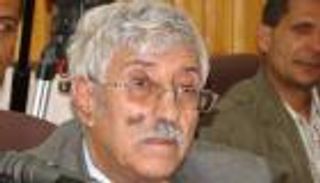 عبدالعزيز المقالح.. "فارس المثقفين اليمنيين" يترجل عن جواده