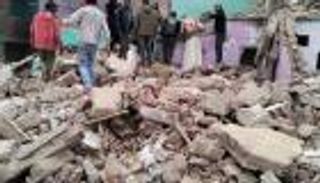 انهيار عقار من 3 طوابق في مصر.. والحماية المدنية تستخرج جثة شاب