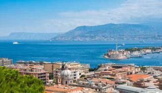 المساحة البحرية الفاصلة بين إيطالية وصقلية