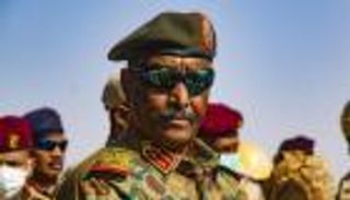 البرهان يجمد نشاط النقابات والاتحادات العمالية في السودان