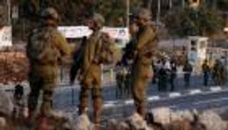 إصابة إسرائيلية دهسا بالضفة الغربية و"تحييد" المنفذ