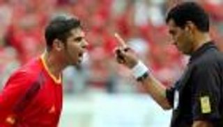 مباريات مونديالية لا تنسى.. "سكاكين" إسبانيا تطارد جمال الغندور للأبد