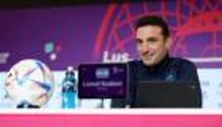 مقارنة ميسي مع ليفاندوفسكي.. إجابة غير متوقعة من مدرب الأرجنتين