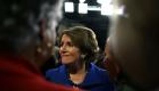 استراحة محاربة.. تفاصيل حياة "نانسي بيلوسي في المنزل"