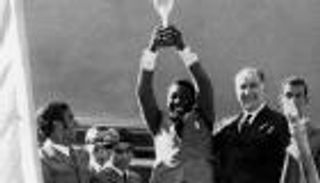 طرائف كأس العالم.. رئيس البرازيل يحسم النهائي الحلم بهدف أسطوري