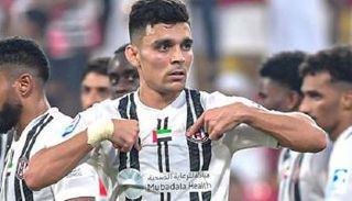 أشرف بن شرقي لاعب الجزيرة الإماراتي