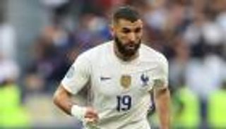 رغم تكذيب ديشامب.. 3 أرقام تعيد بنزيما إلى كأس العالم