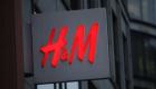 عدوى تسريح الموظفين تنتقل إلى شركات الملابس