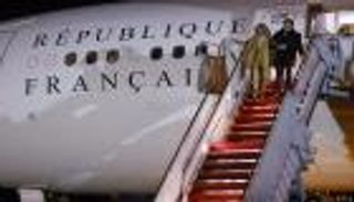 الأولى في عهد بايدن.. ماكرون يصل إلى أمريكا في زيارة دولة