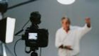 ممثلة مصرية شهيرة تبحث عن "وظيفة غير التمثيل"