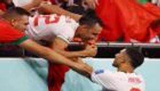 بطل يغرد وحيدا.. منتخب المغرب يعيد الأفراح للجماهير العربية (صور)