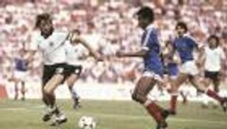 مباراة مونديالية لا تنسى.. كلاسيكو ينتهي بـ"ضلوع وأسنان مكسورة"