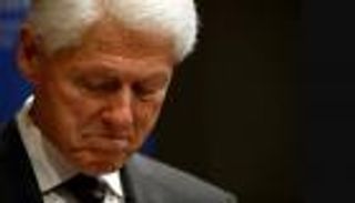 كورونا يباغت كلينتون.. تحذير من "بيل" قبل الشتاء