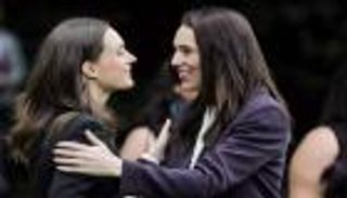 أرديرن ومارين.. سؤال صحفي صادم للقائدتين حول عمريهما